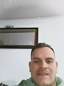 Edwin_Q live cam on StripChat