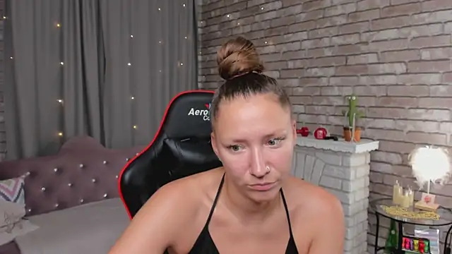 SarahCoksss live cam on StripChat
