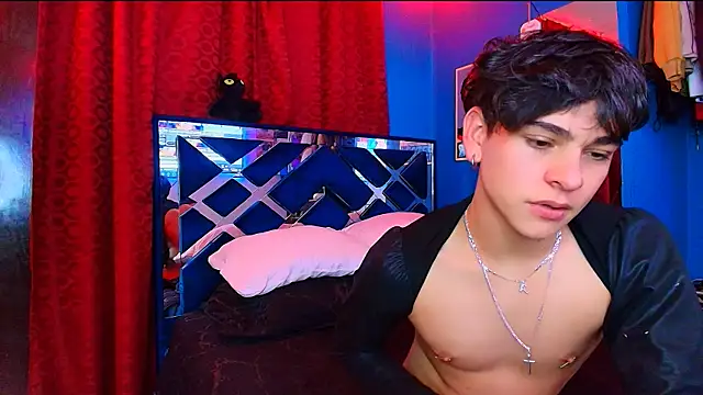 Luke_Howland live cam on StripChat