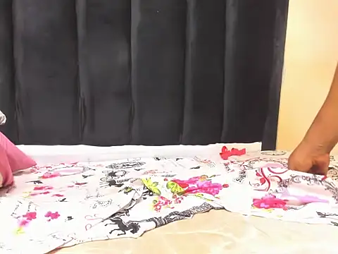 AmazingDarkDoll webcam