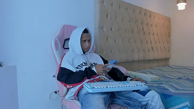 Supreme_Badboy webcam