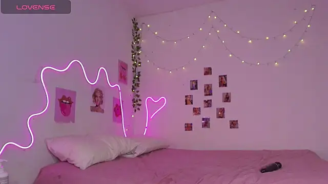 Watch cinniaa_ live on EroticFlix - High definition streams