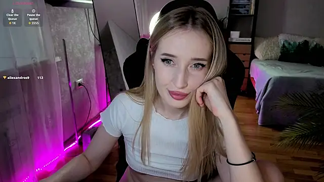 Little_Soph live cam on StripChat