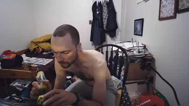 JohnnyMoves webcam