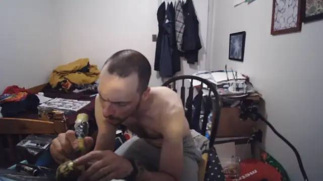 JohnnyMoves webcam