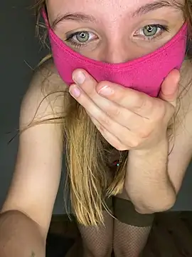 Watch SweetyLucy555 live on EroticFlix - High definition streams