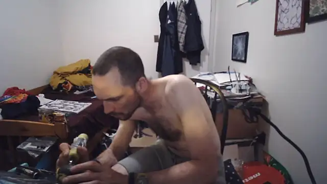 JohnnyMoves webcam