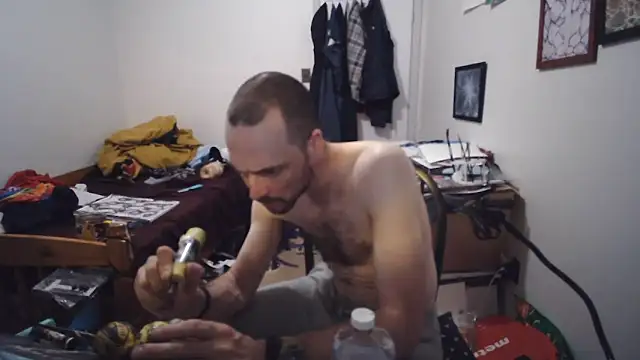 JohnnyMoves webcam