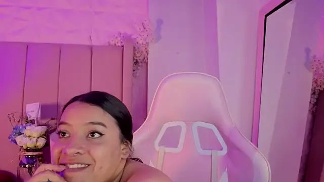 MollyBigBoobs12
