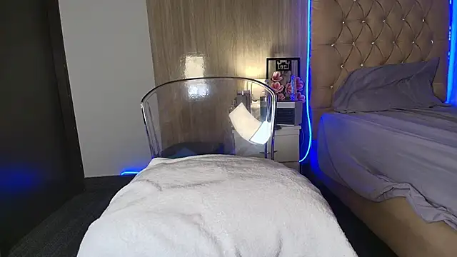 Watch Maddyluxe live on EroticFlix - High definition streams