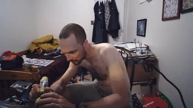 JohnnyMoves webcam