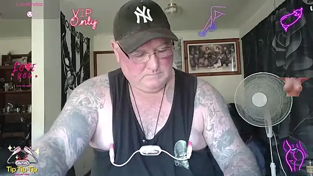 KINKYBLUEYES69 webcam