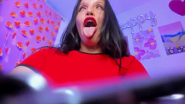 naharasoller live cam on StripChat