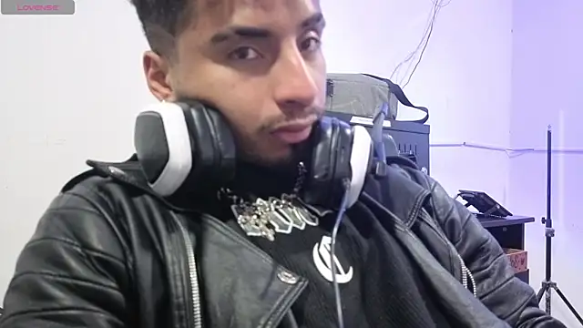 JuanCamiilo_66 live sex cam