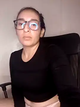 kira-stormm webcam