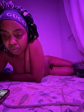 TheRealOshunQueen webcam