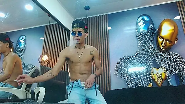 Skinny_cute_Alyer webcam