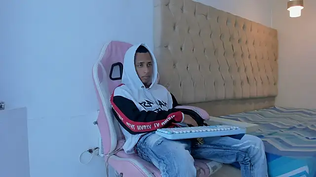 Supreme_Badboy webcam