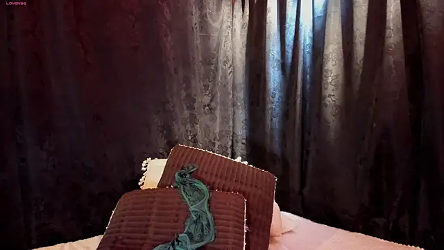 MiaKnox