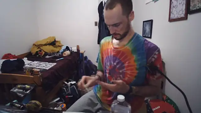 JohnnyMoves webcam