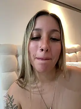 mialunaxx - Mialunaxx's free webcam - UK Sex Cams
