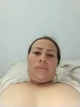 LaraCaliente live cam