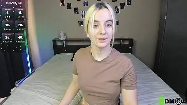 Naomi1Hinata webcam