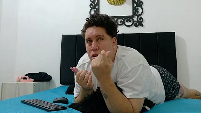 PinkQueen23 webcam
