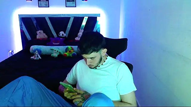 Sebasxxl12 live cam on StripChat