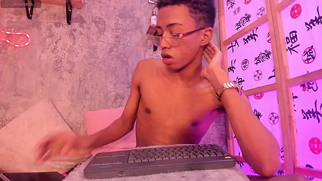 patrick_lovee live cam on StripChat
