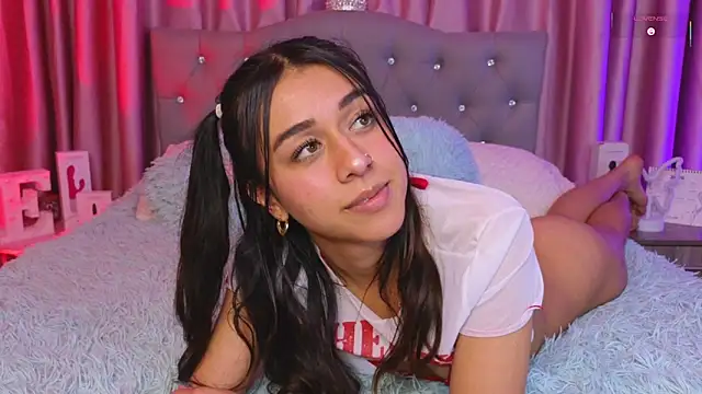 Emiily_Scott1 live cam on StripChat