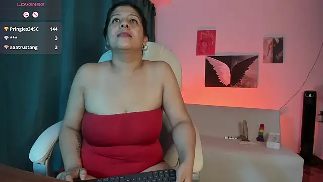 MAtureAntonella live cam on StripChat