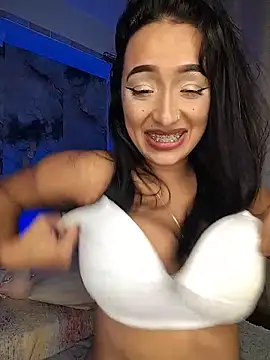 SaharQamar live cam on StripChat