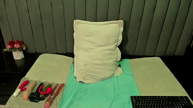 alaha_evans webcam