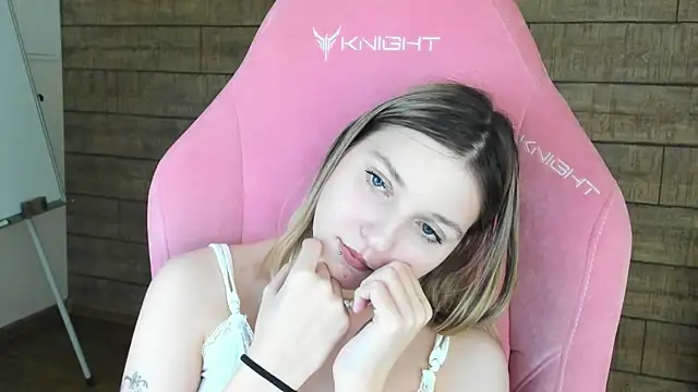 TinnaBurton webcam