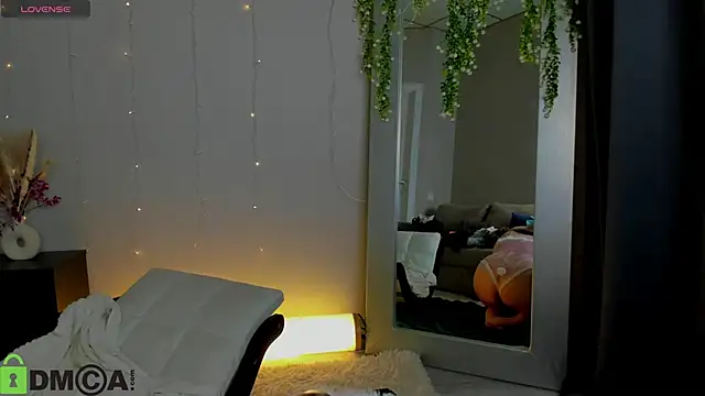 Maya_Raay webcam