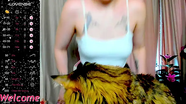 Arya_Curves webcam