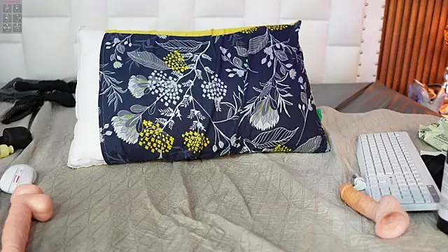 naughtyyindiann webcam