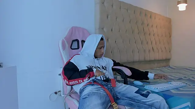 Supreme_Badboy webcam