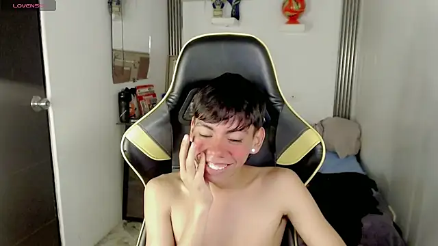 Liarr_ live cam on StripChat
