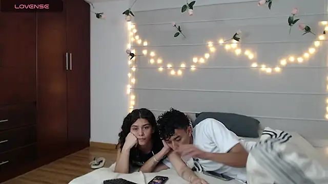 Sarabubbie live sex cam