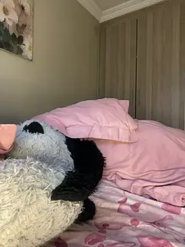 YellowHoneyDip live cam on StripChat