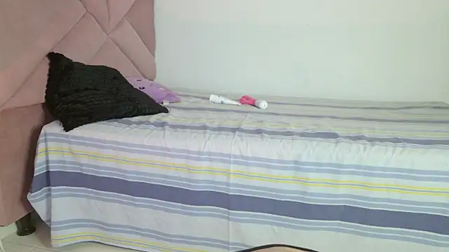 eva_sin18 live cam on StripChat