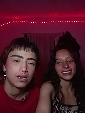 AlexxaAndRileyy webcam