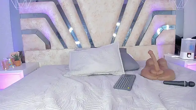 Iele - Trans webcam sex chat