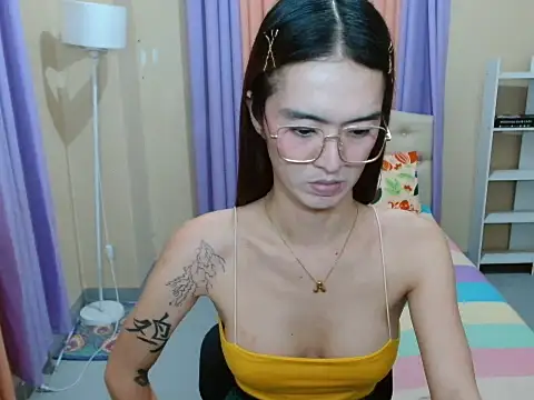 XxTsUncutAskaxX webcam