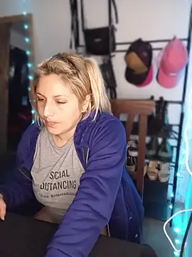 mica_sweet11 webcam
