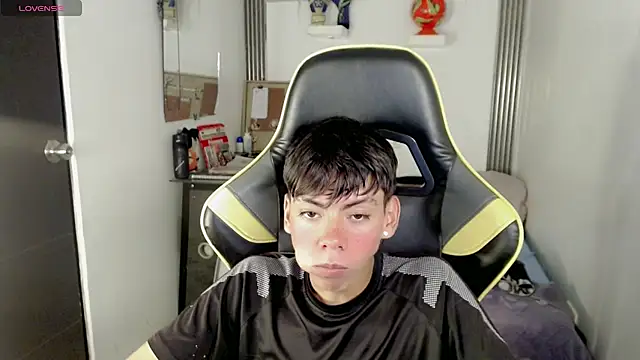 liarr_ (M twink) - naked
