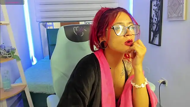 Sara_Red_X webcam