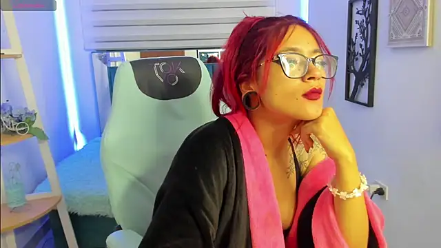 Sara_Red_X webcam